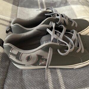 DC Court Grafik gray
